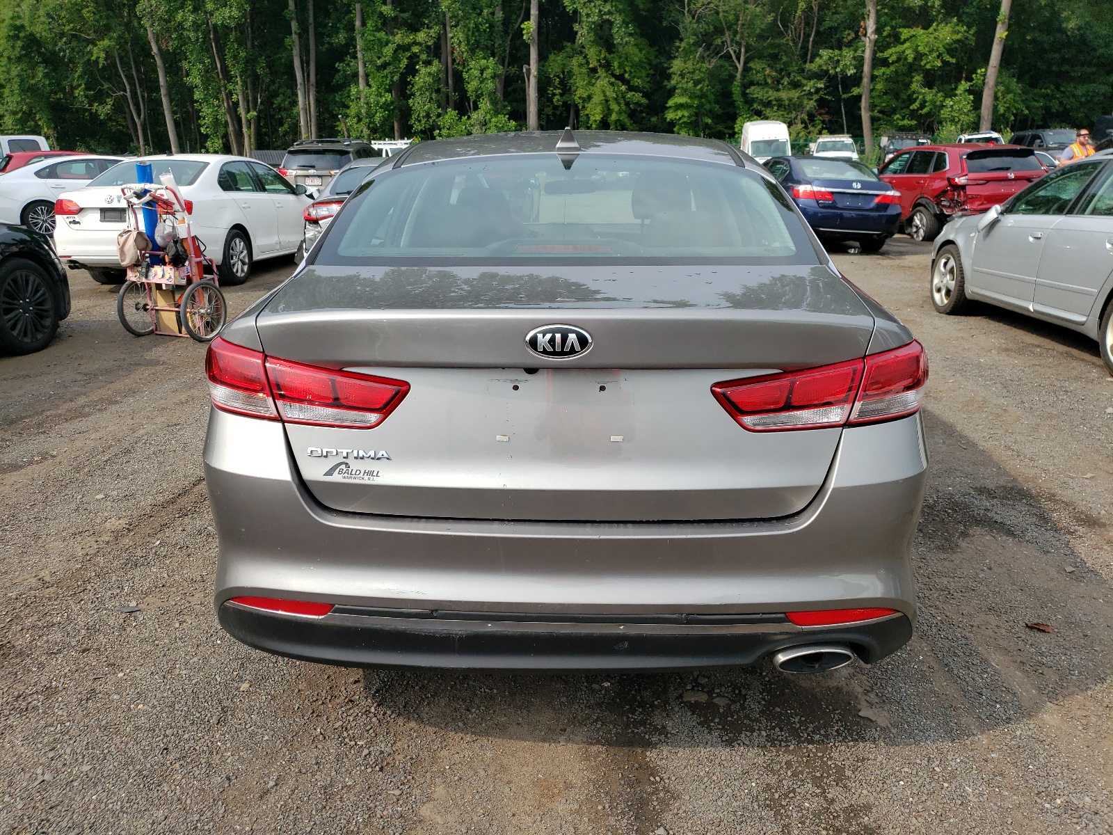 2017 Kia Optima Lx vin: 5XXGT4L33HG147037