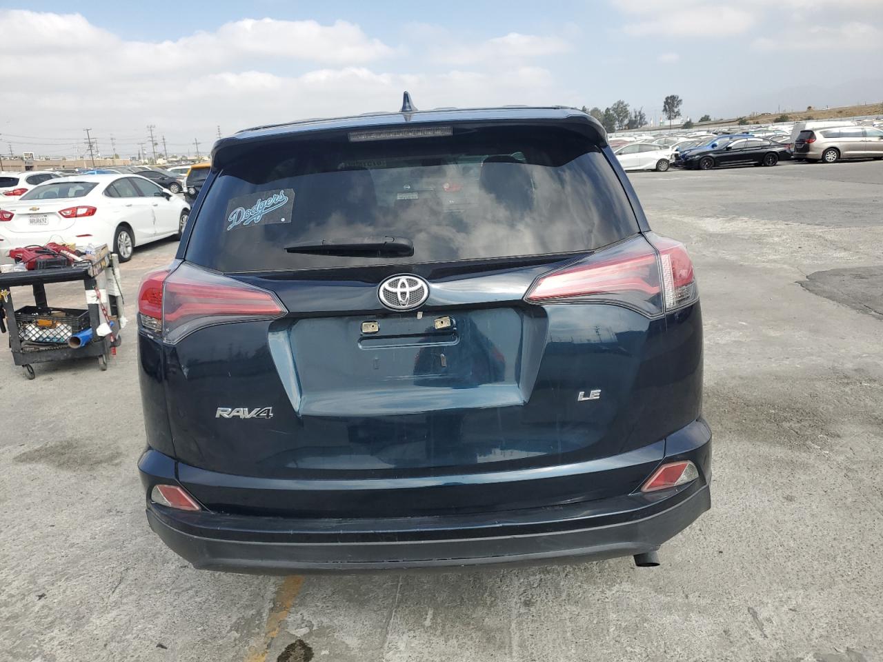 2018 Toyota Rav4 Le VIN: JTMZFREV0JJ737886 Lot: 67518094