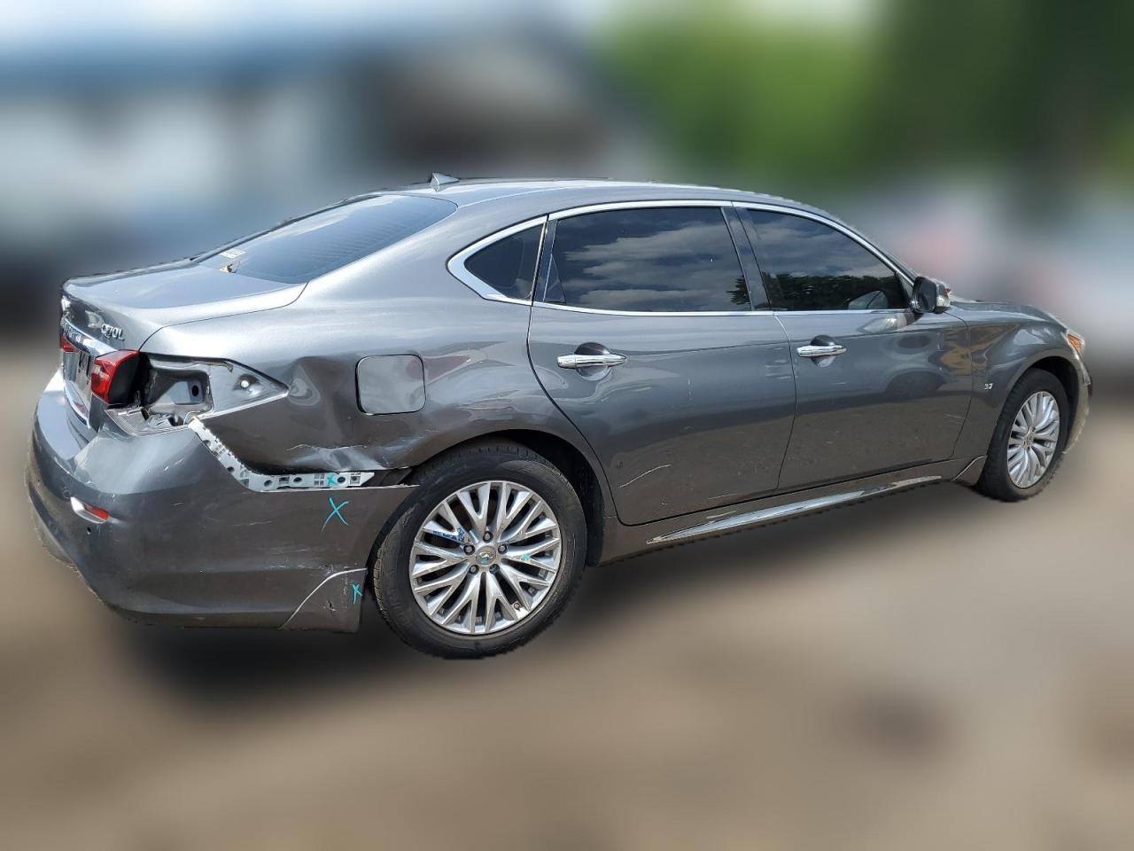 2016 Infiniti Q70 - Image 3