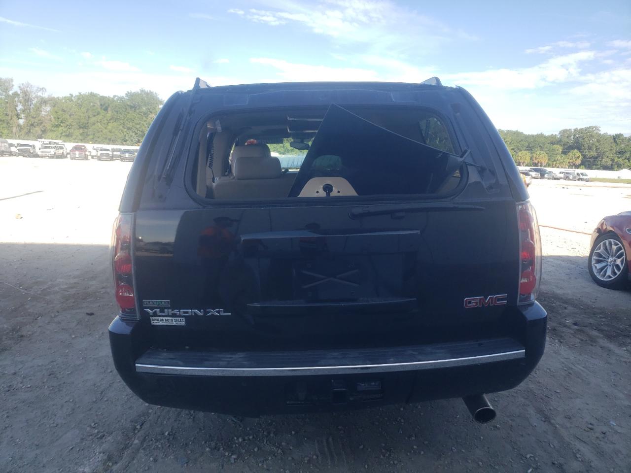 2011 GMC Yukon - Image 6