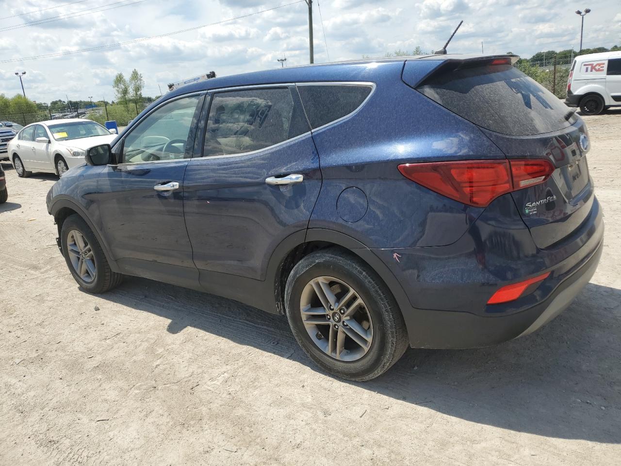 5XYZT3LB8JG562124 2018 HYUNDAI SANTA FE - Image 2