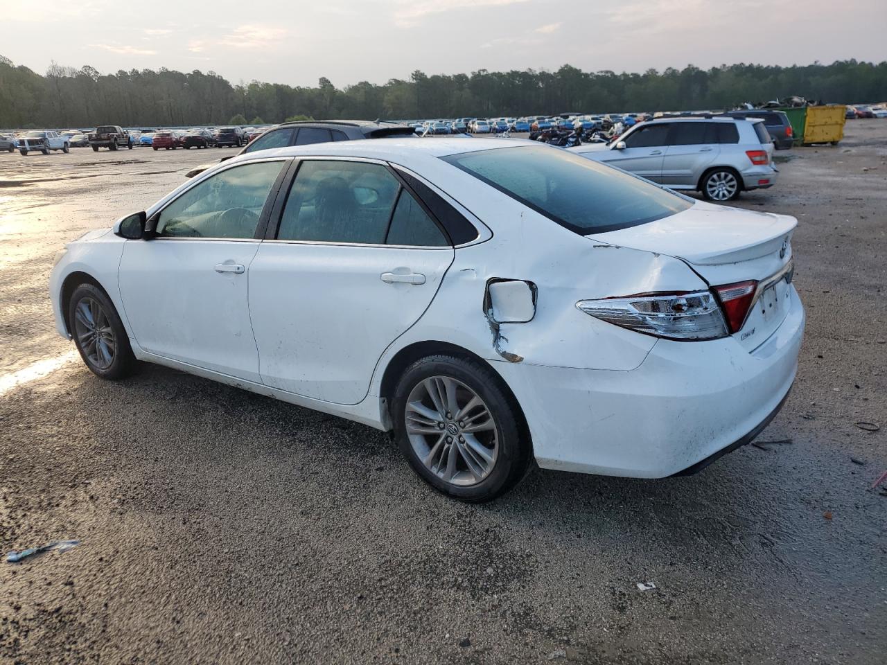 4T1BF1FK2HU739215 2017 TOYOTA CAMRY - Image 2