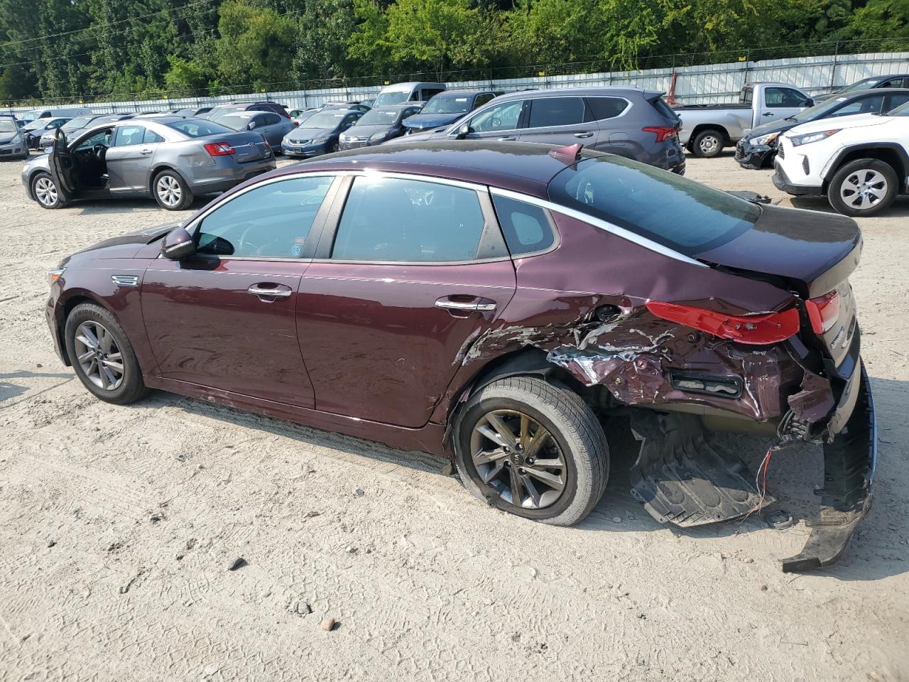 5XXGT4L38LG411877 2020 KIA OPTIMA - Image 2