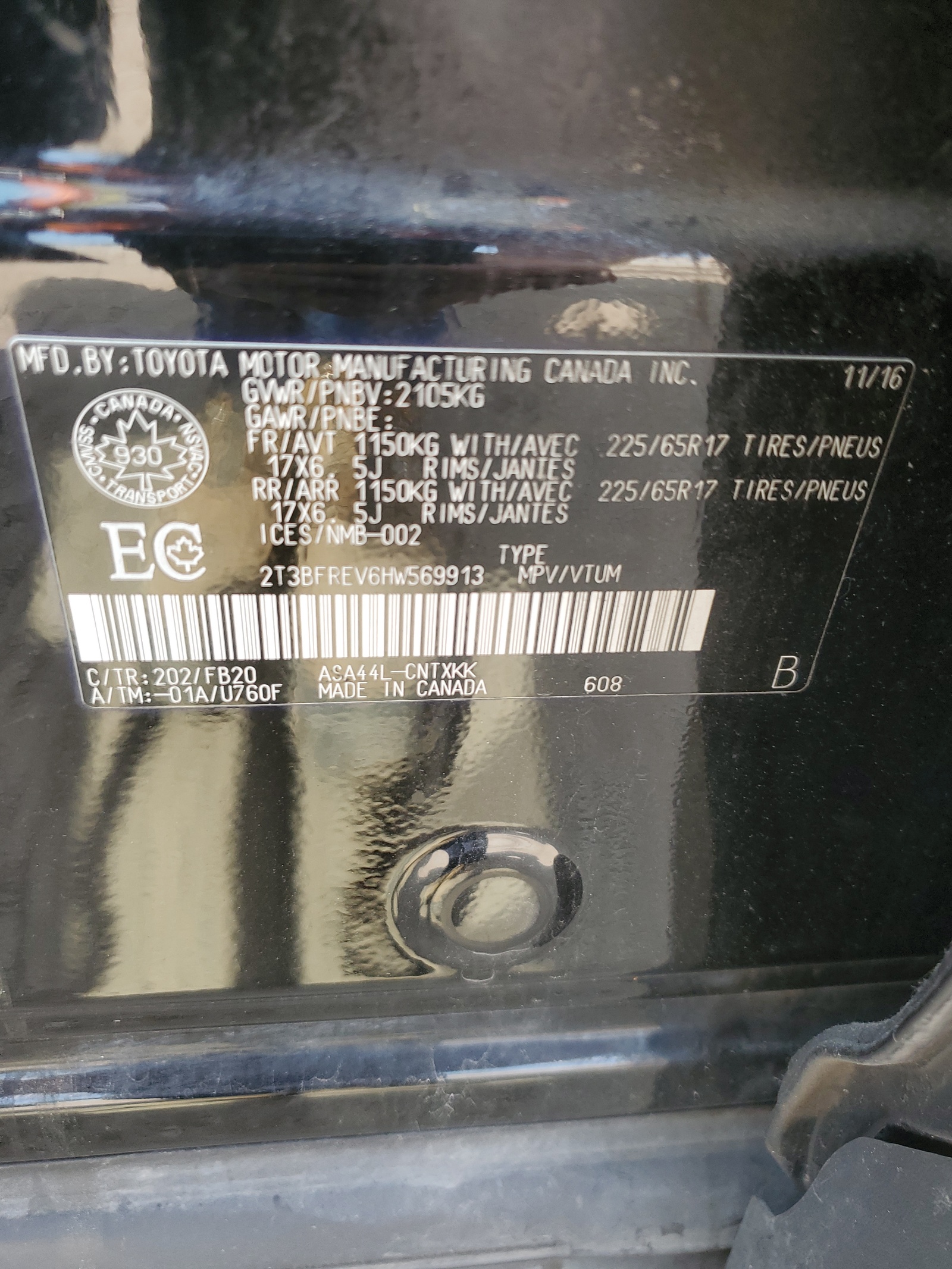 2T3BFREV6HW569913 2017 Toyota Rav4 Le