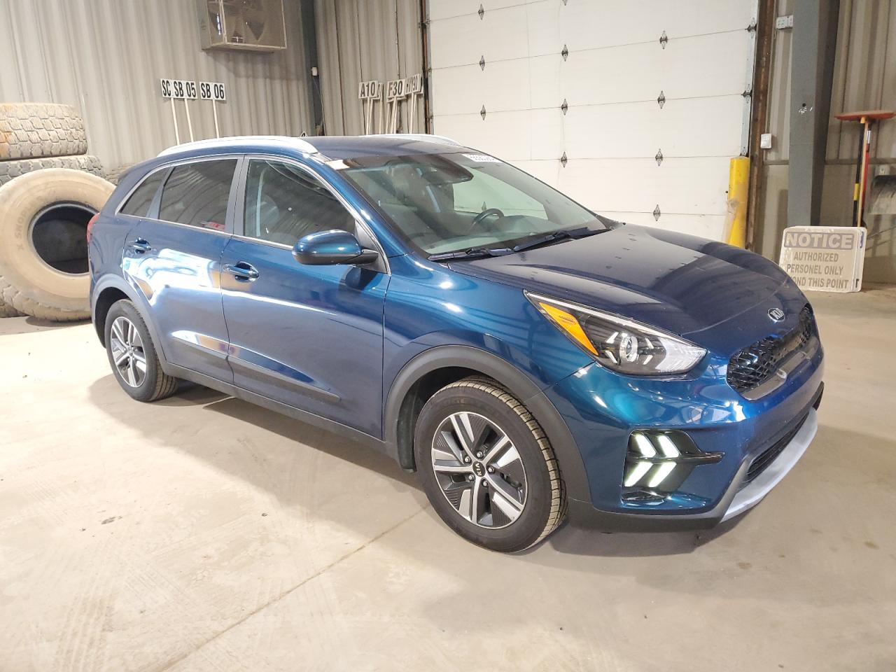 KNDCB3LC0M5488048 Kia Niro LX 4