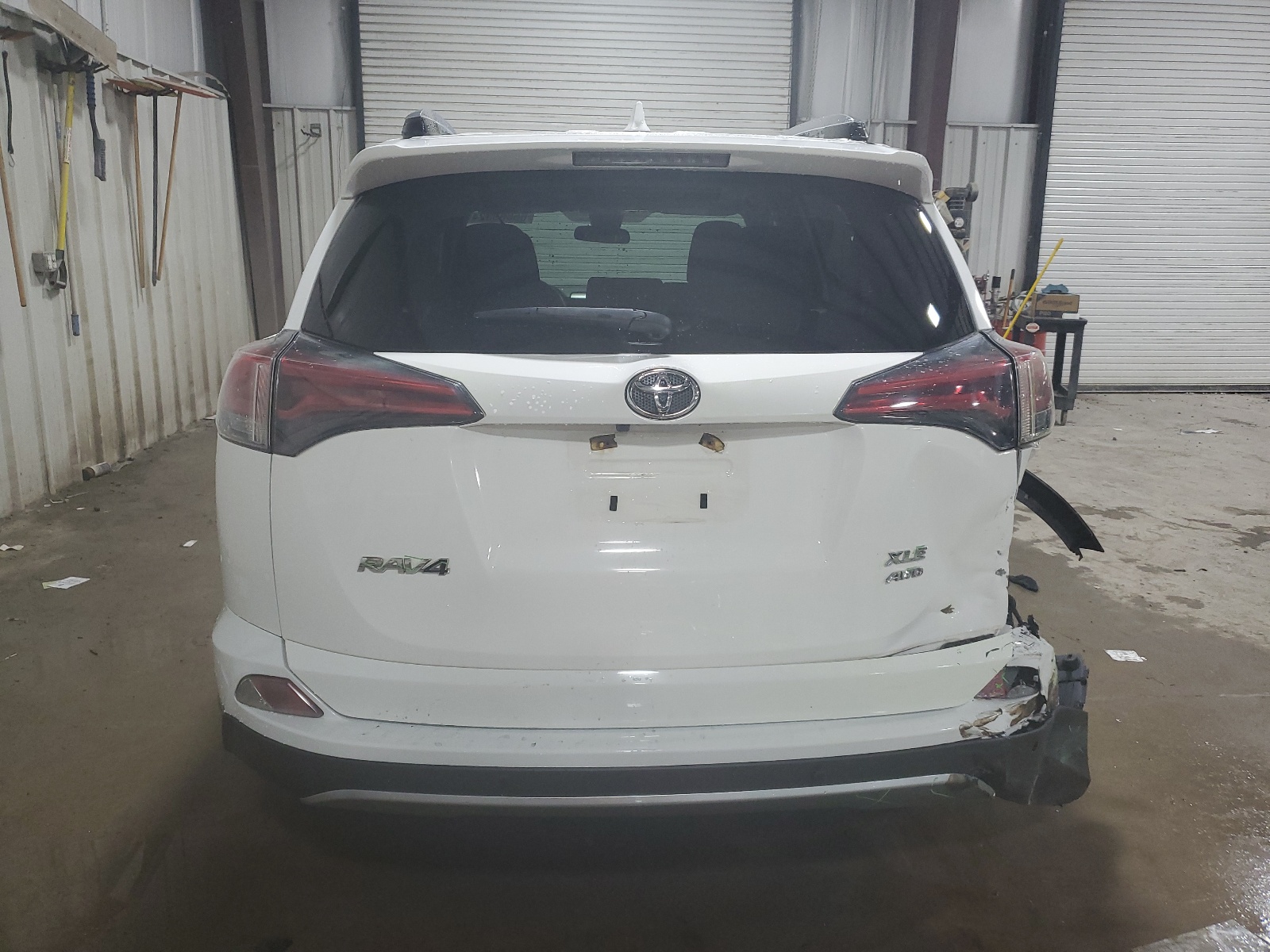 JTMRFREV5HJ153476 2017 Toyota Rav4 Xle