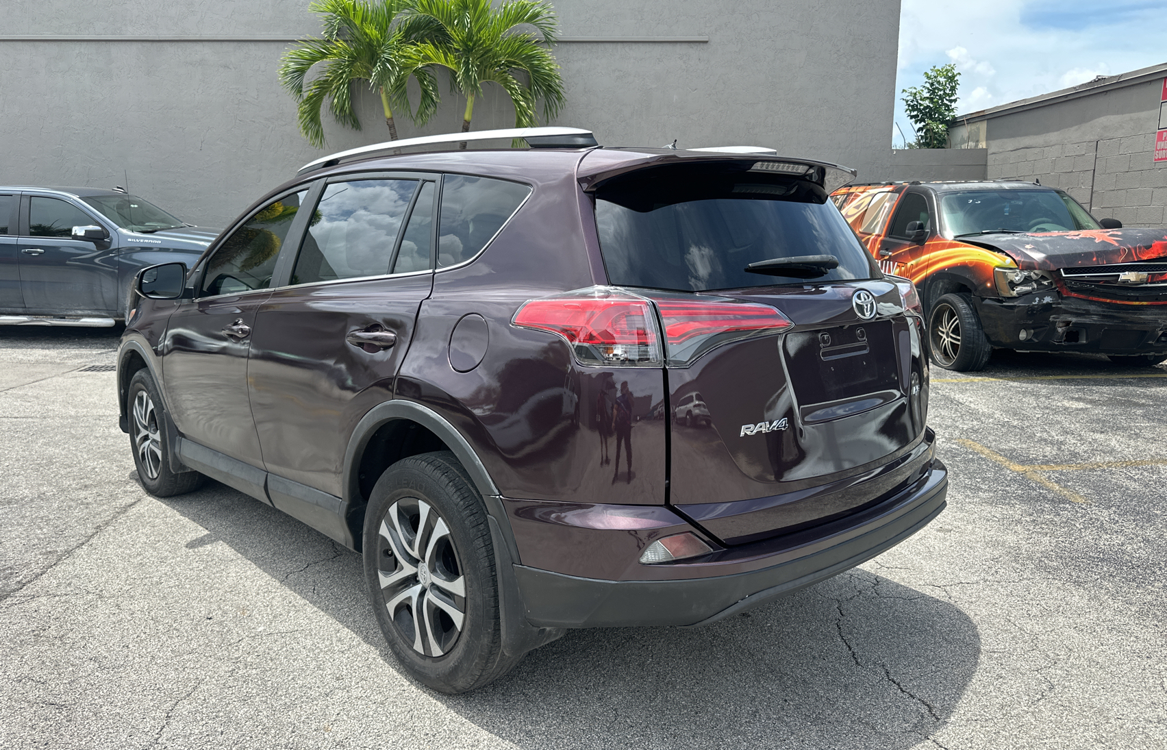 2018 Toyota Rav4 Le vin: 2T3ZFREVXJW447821