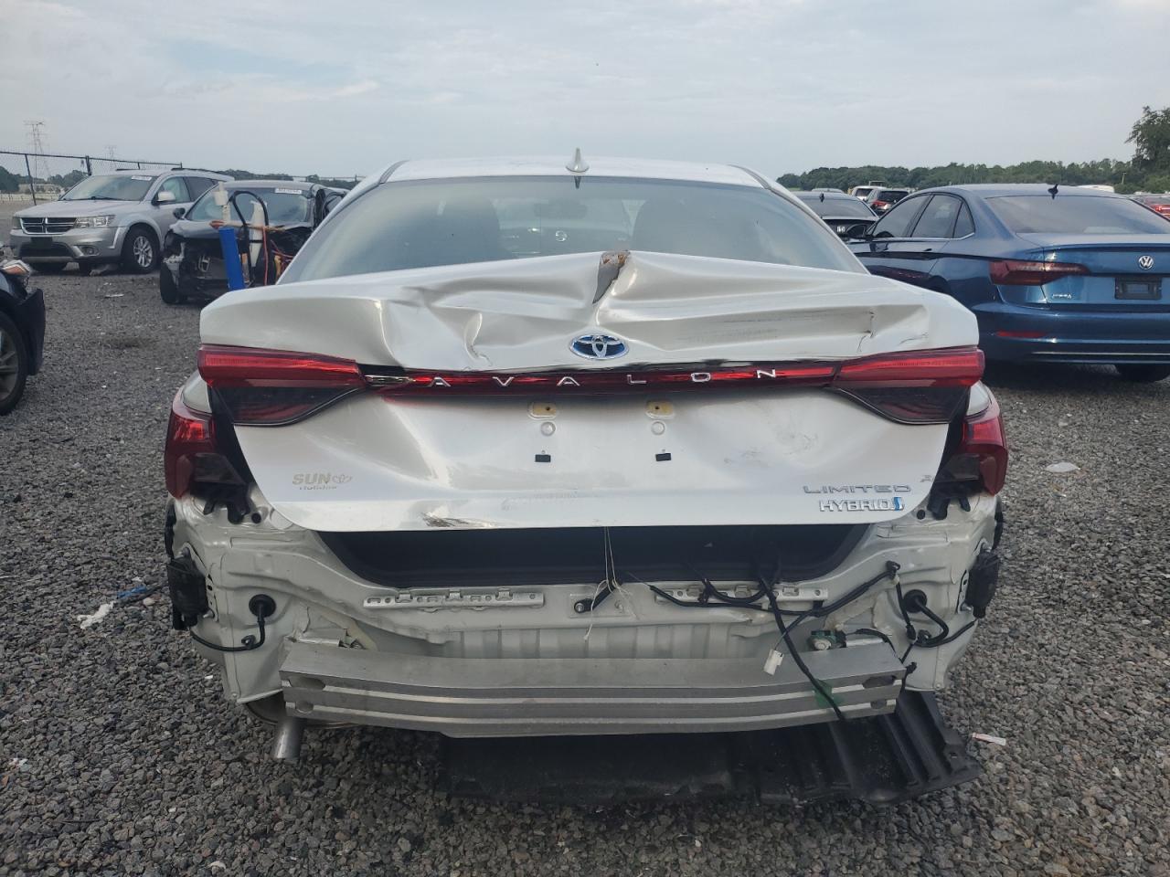 2021 Toyota Avalon - Image 6