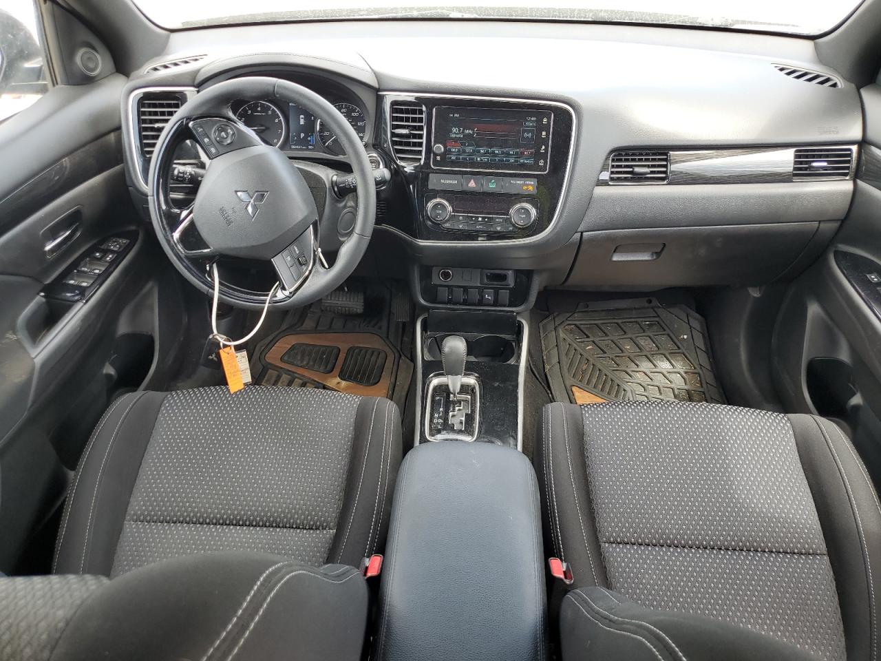 JA4AZ3A33JZ067803 2018 Mitsubishi Outlander Se