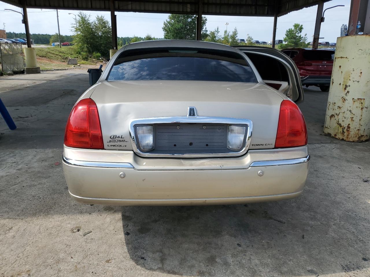 1LNHM81W85Y603601 2005 Lincoln Town Car Signature