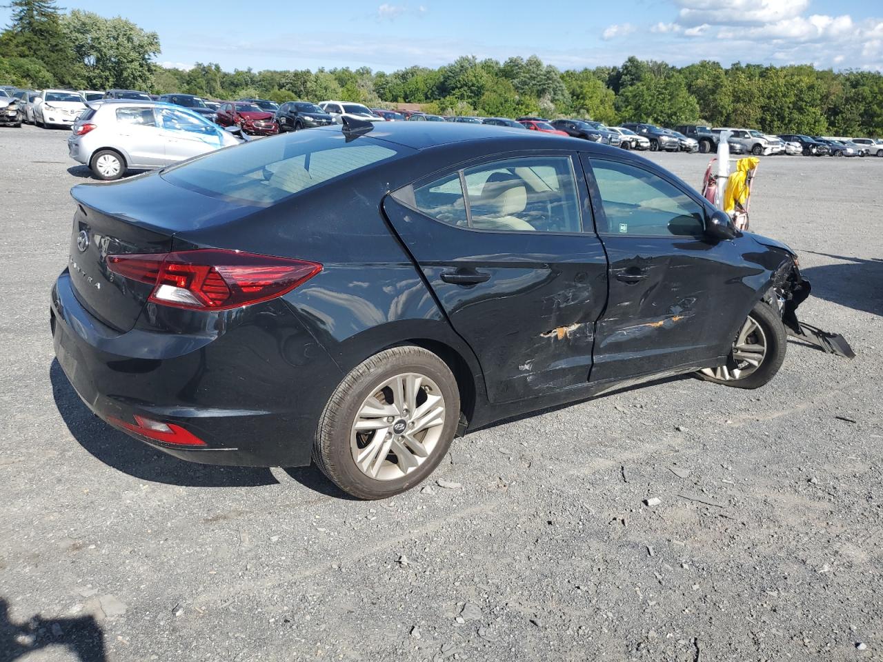 2020 Hyundai Elantra - Image 3