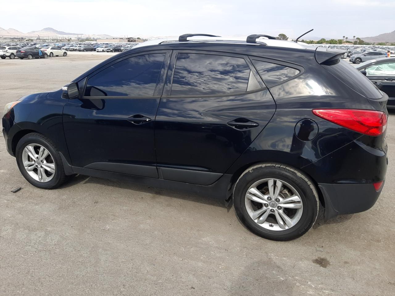 2012 Hyundai Tucson - Image 2