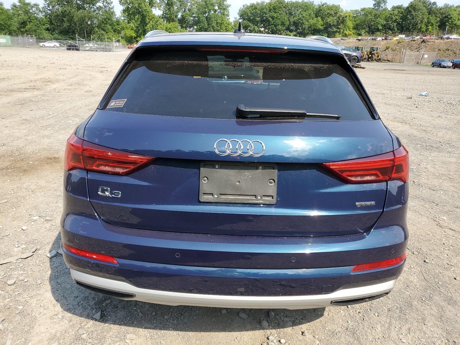 WA1AECF37L1086375 2020 Audi Q3 Premium