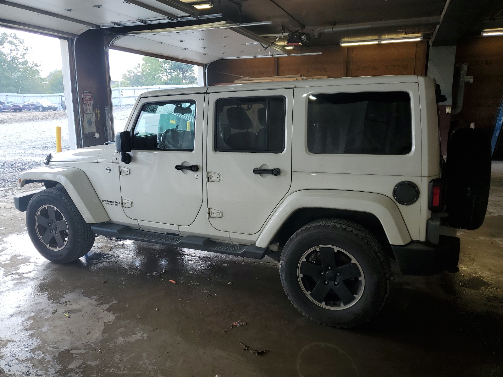 2012 Jeep Wrangler Unlimited Sahara vin: 1C4HJWEG4CL285281