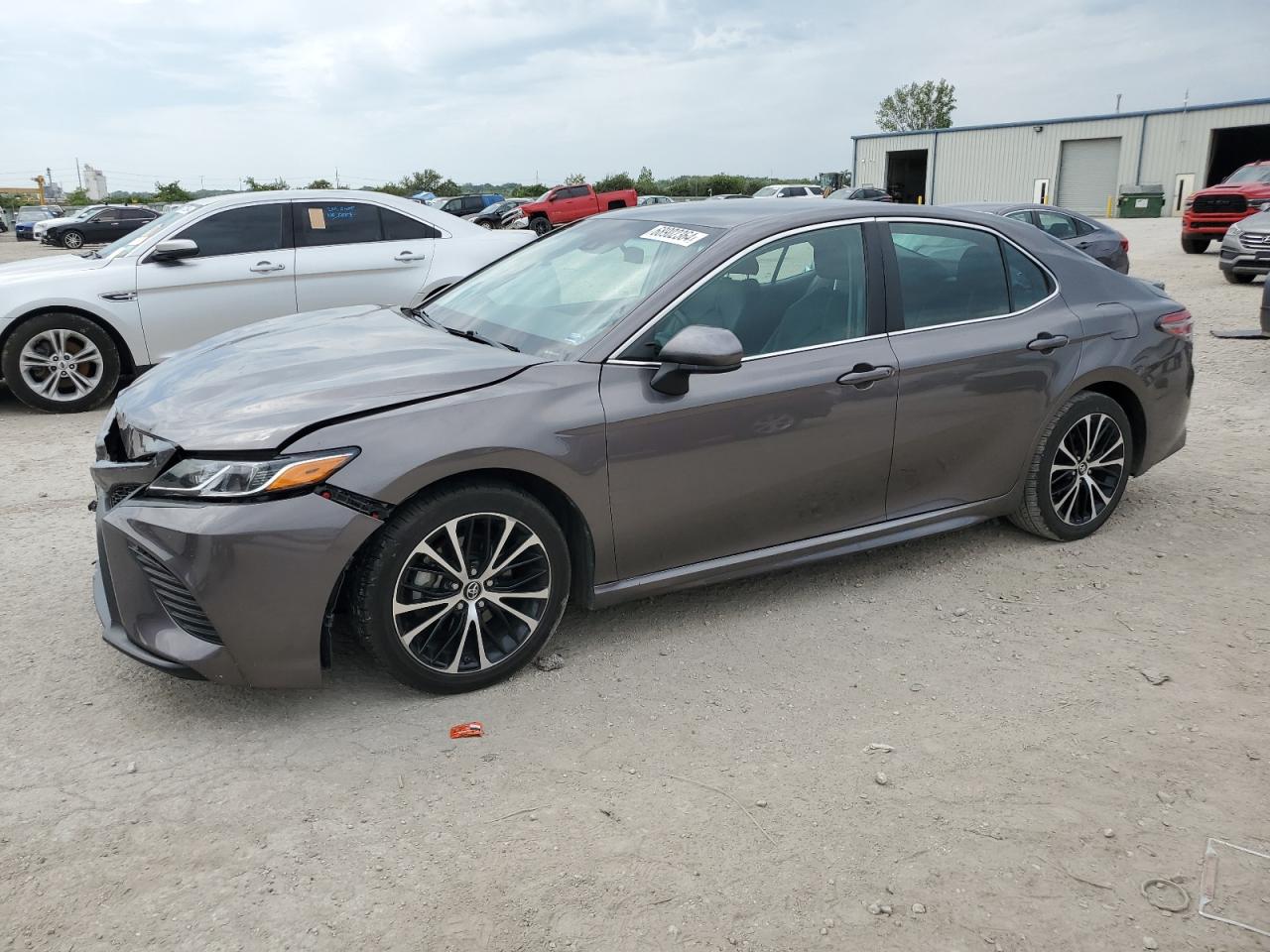 4T1B11HK1JU613459 2018 TOYOTA CAMRY - Image 1