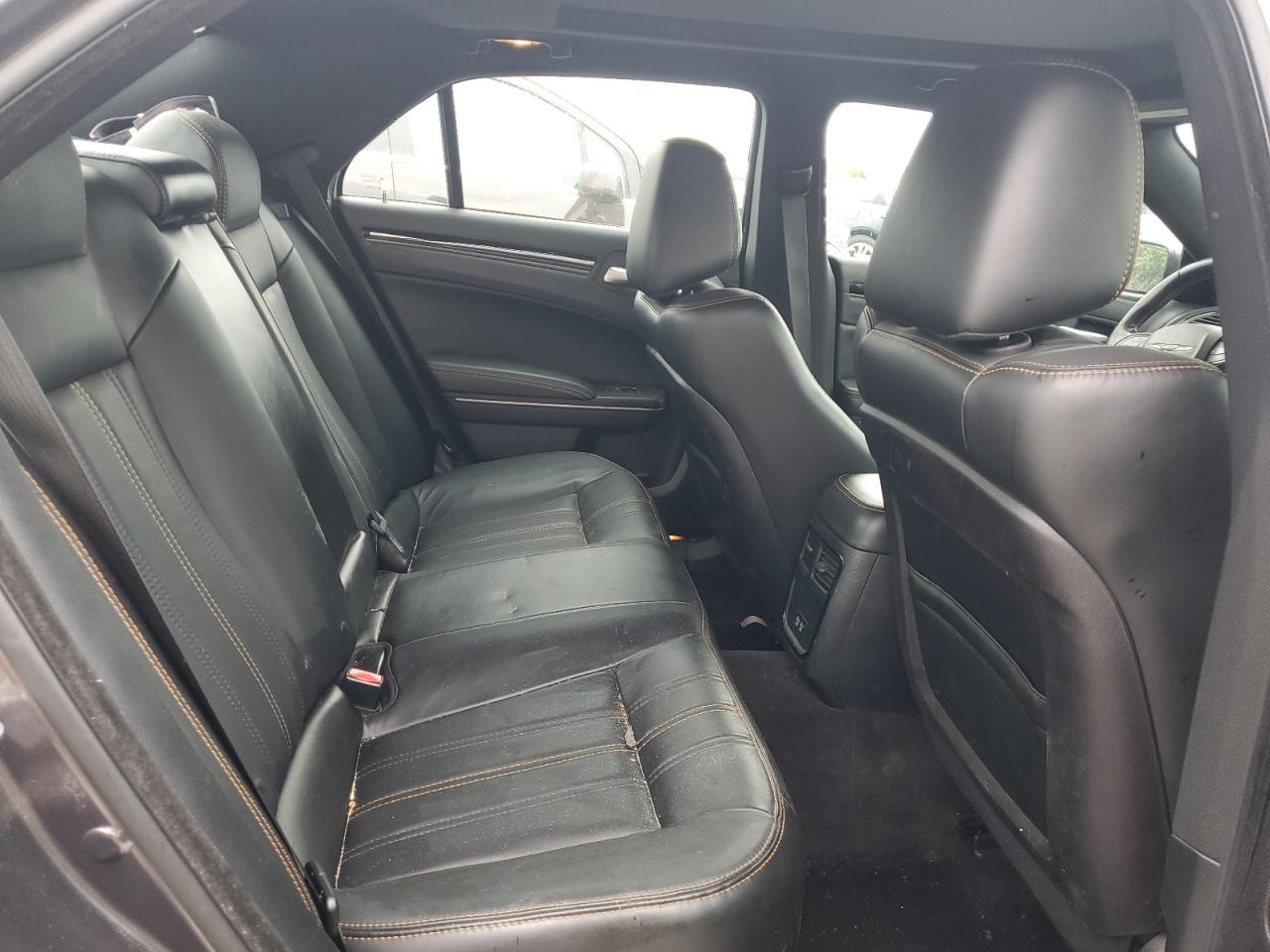 2016 Chrysler 300 - Image 10
