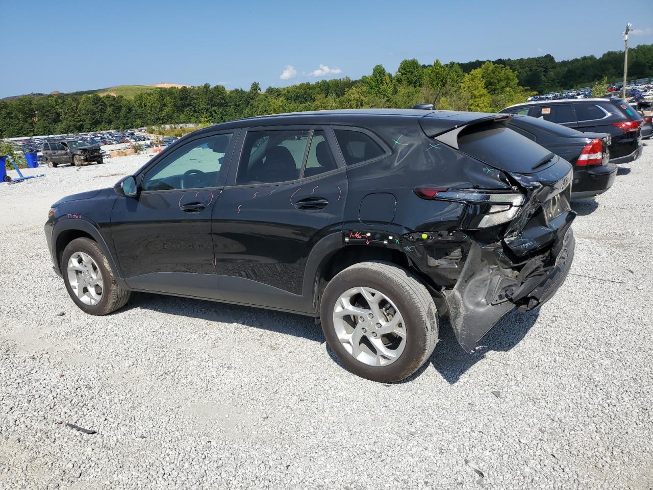 KL77LFE28RC109382 2024 CHEVROLET TRAX - Image 2