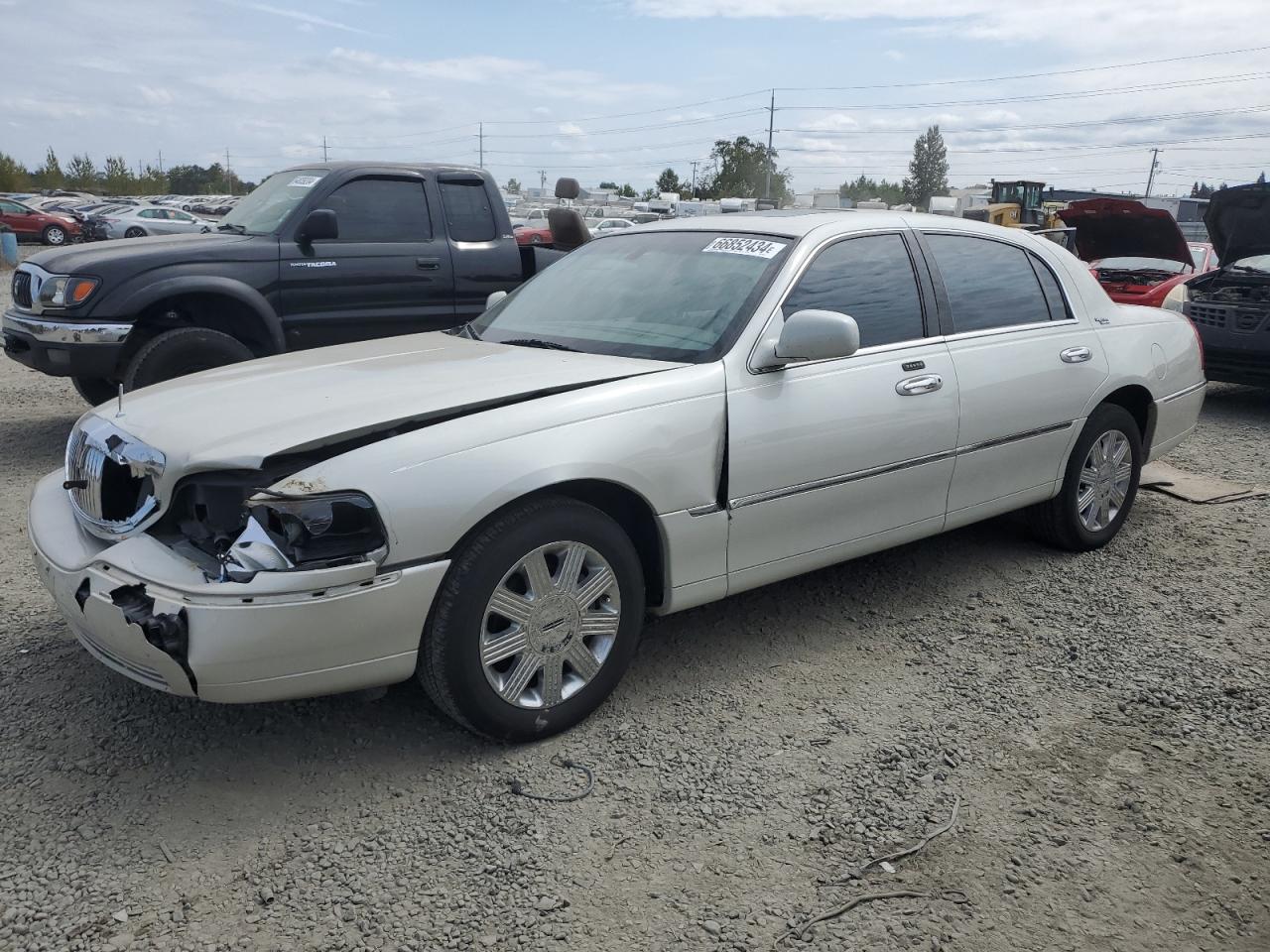 2005 Lincoln Town Car - Image 1