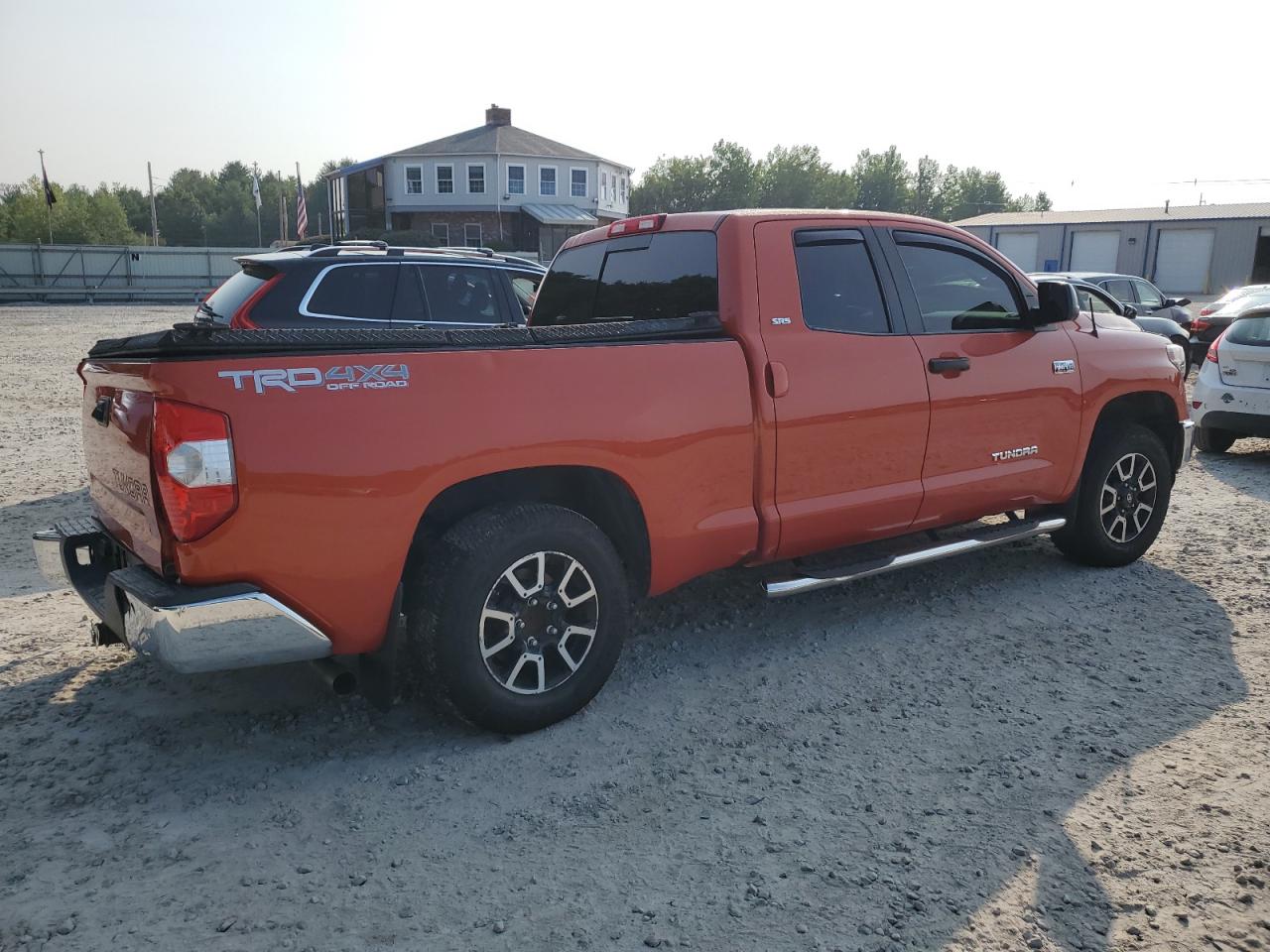 VIN 5TFUY5F12JX709772 2018 TOYOTA TUNDRA no.3