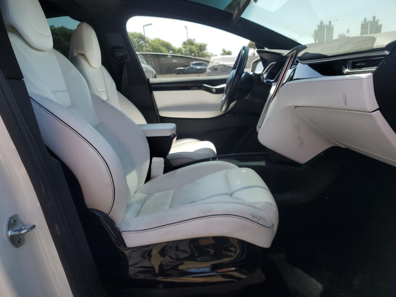 5YJXCBE25HF035142 2017 Tesla Model X