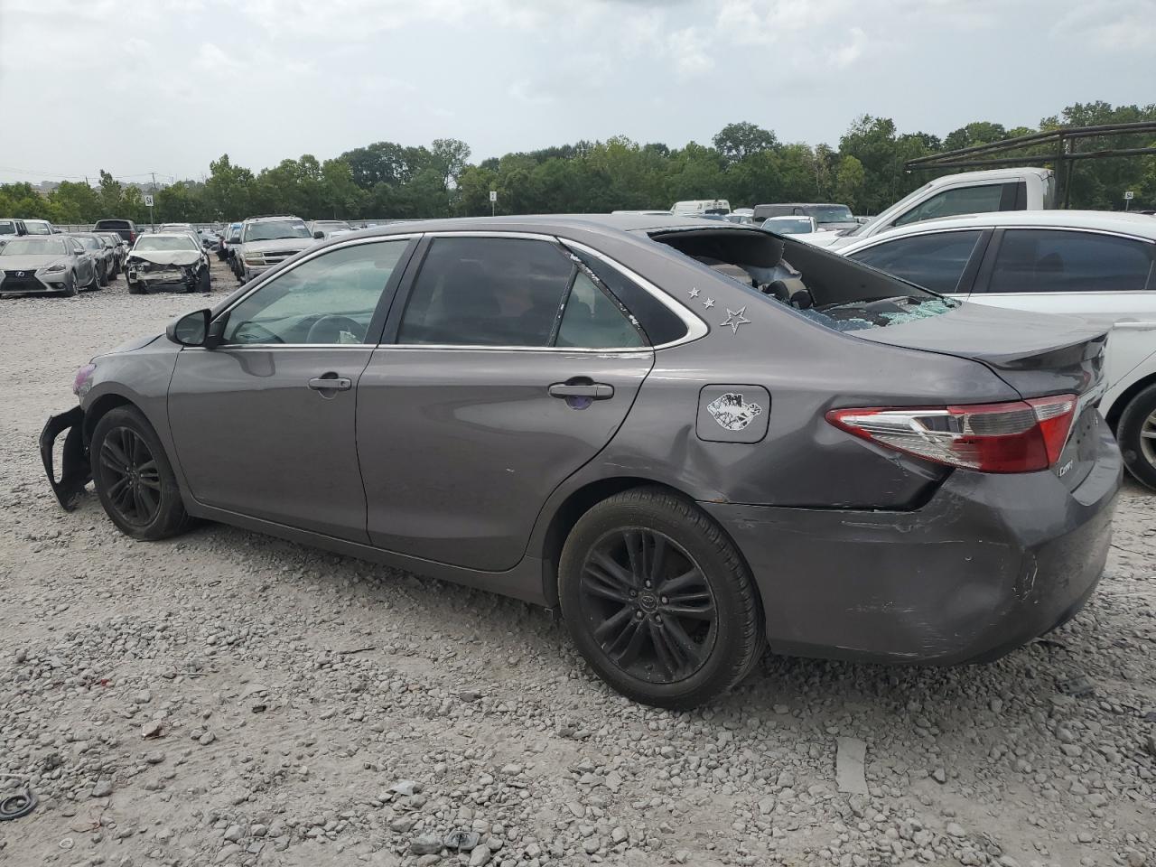 4T1BF1FK5GU182587 2016 TOYOTA CAMRY - Image 2