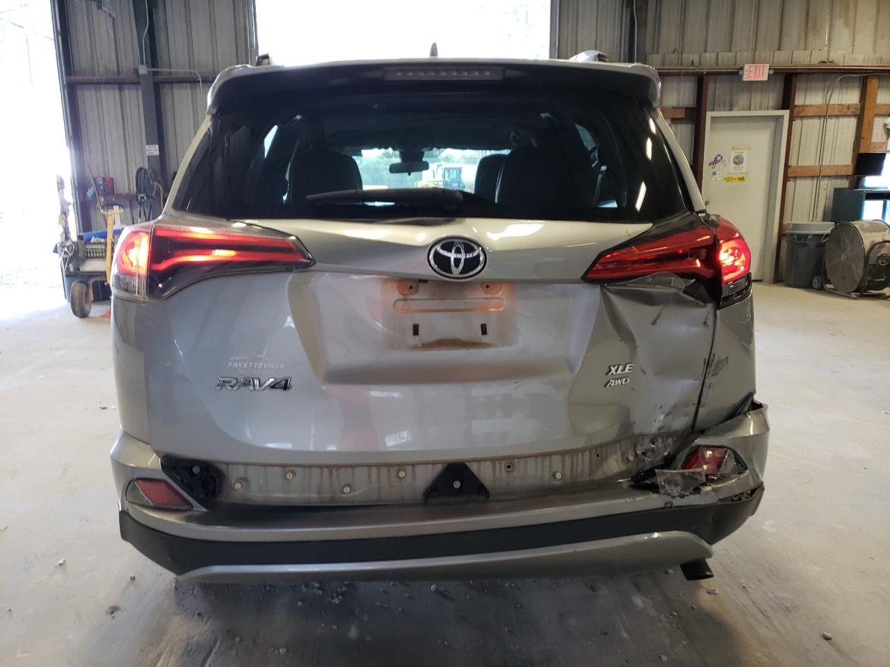 2T3RFREV2HW660174 2017 Toyota Rav4 Xle