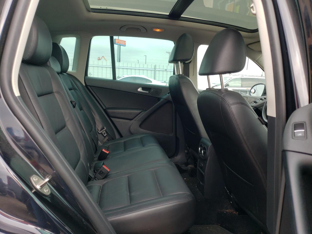 2017 Volkswagen Tiguan Sport VIN: WVGUV7AXXHK029296 Lot: 67183784