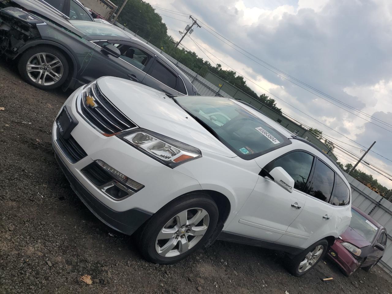 1GNKVGKD1HJ340211 2017 CHEVROLET TRAVERSE - Image 1