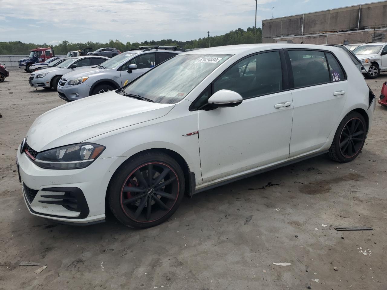 3VW447AU2JM259908 2018 VOLKSWAGEN GTI - Image 1