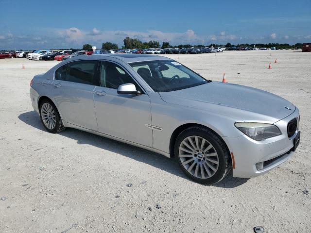 Седани BMW 7 SERIES 2012 Сріблястий