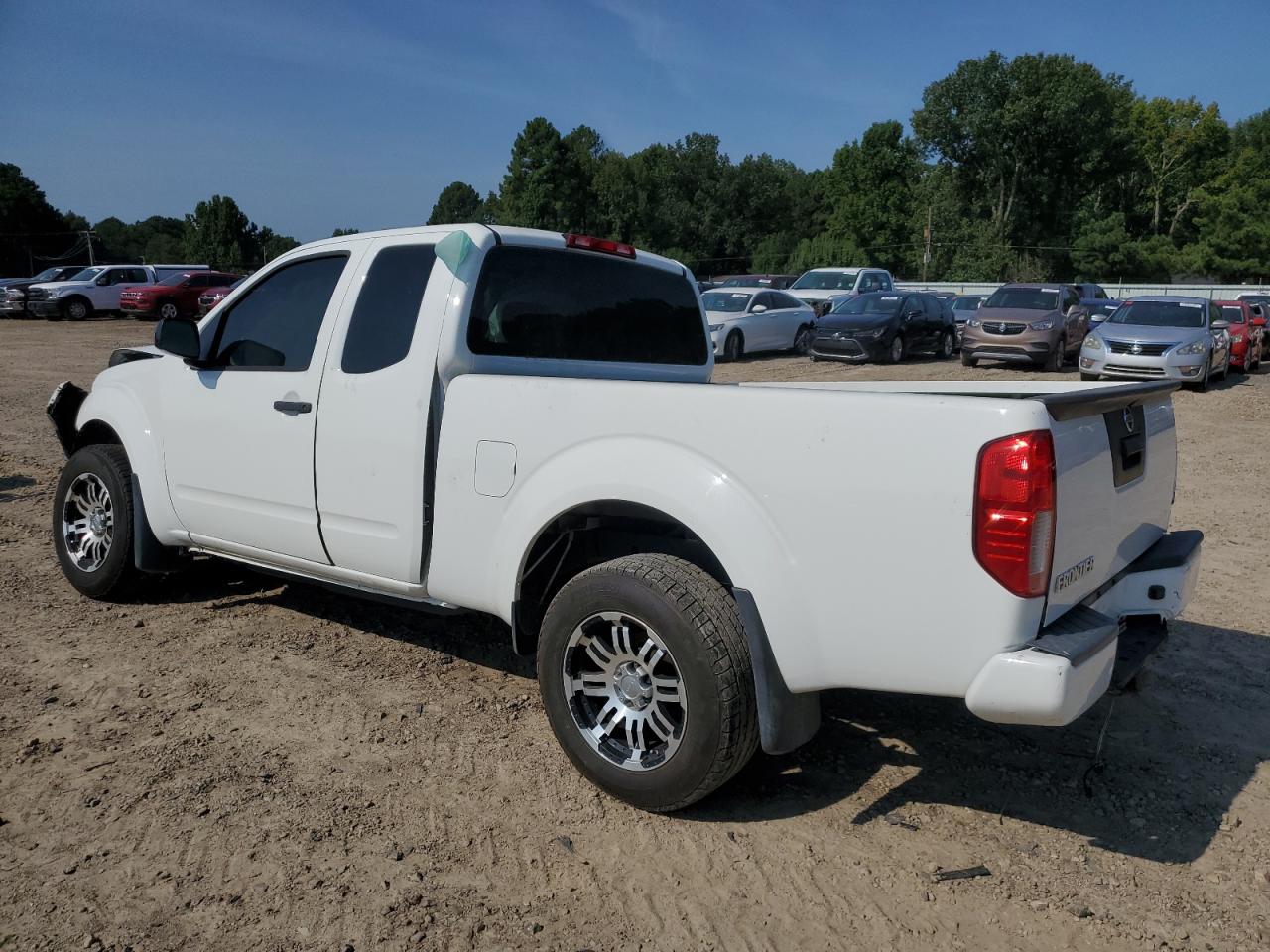 1N6BD0CT2KN726660 2019 NISSAN NAVARA - Image 2