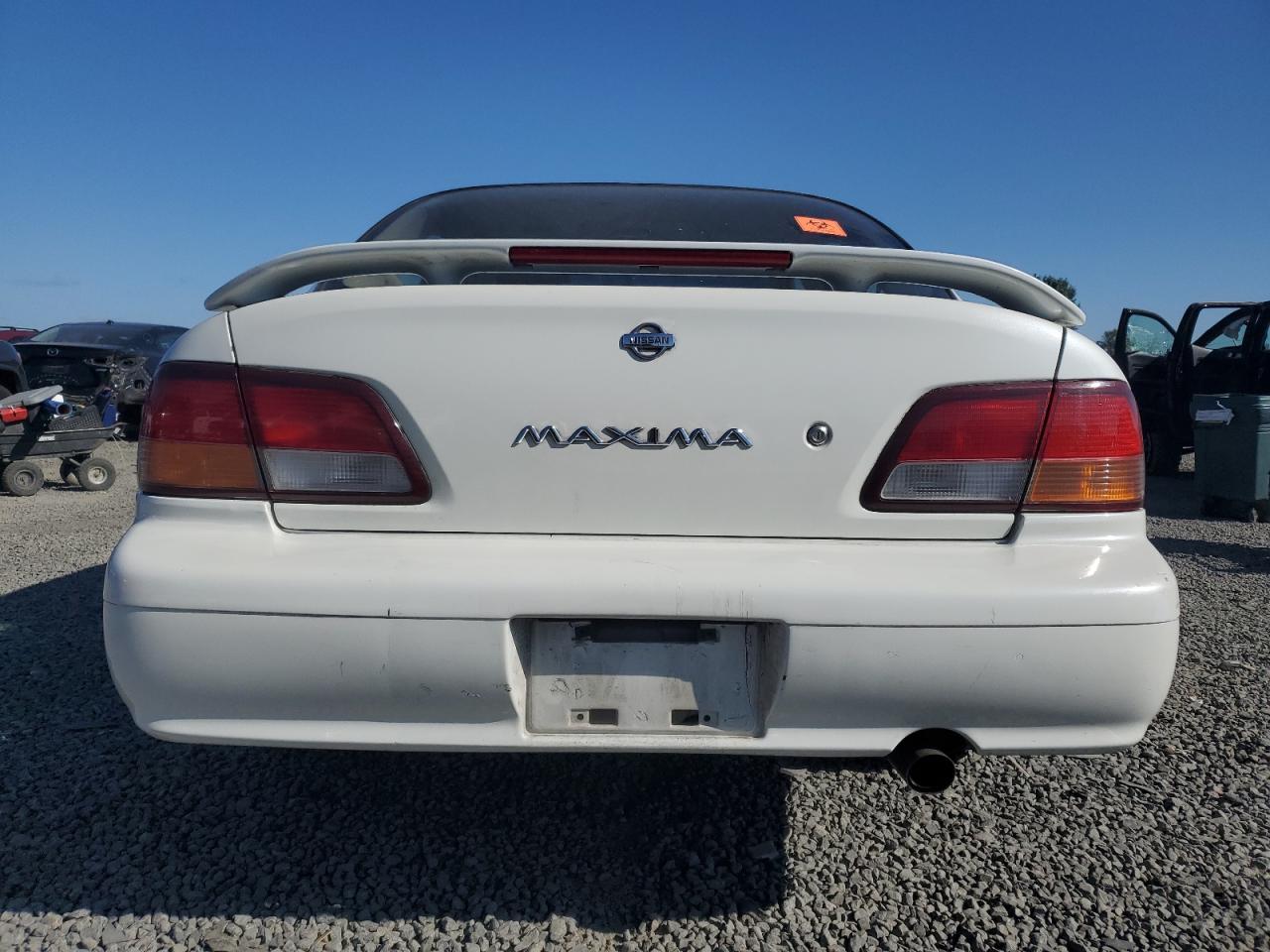 JN1CA21D7XT220738 1999 Nissan Maxima Gle