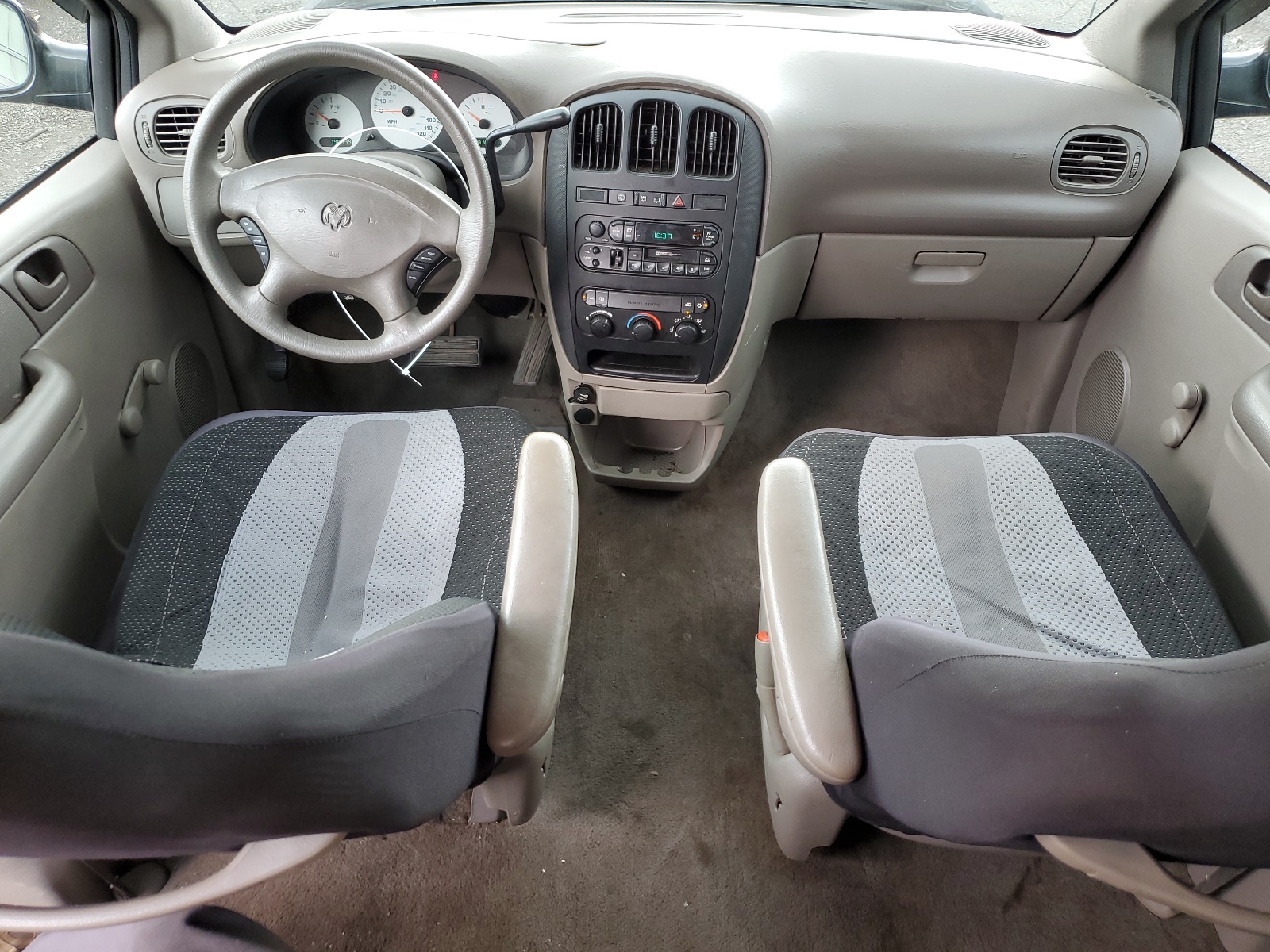 1B4GP25332B672146 2002 Dodge Caravan Se