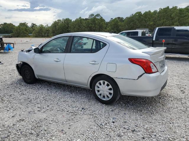  NISSAN VERSA 2017 Srebrny