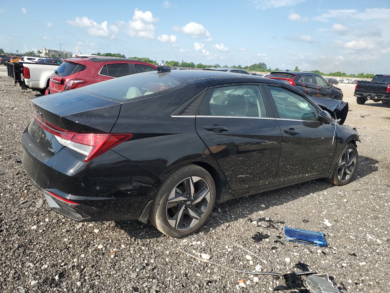 2023 Hyundai Elantra Limited vin: 5NPLP4AG8PH117446