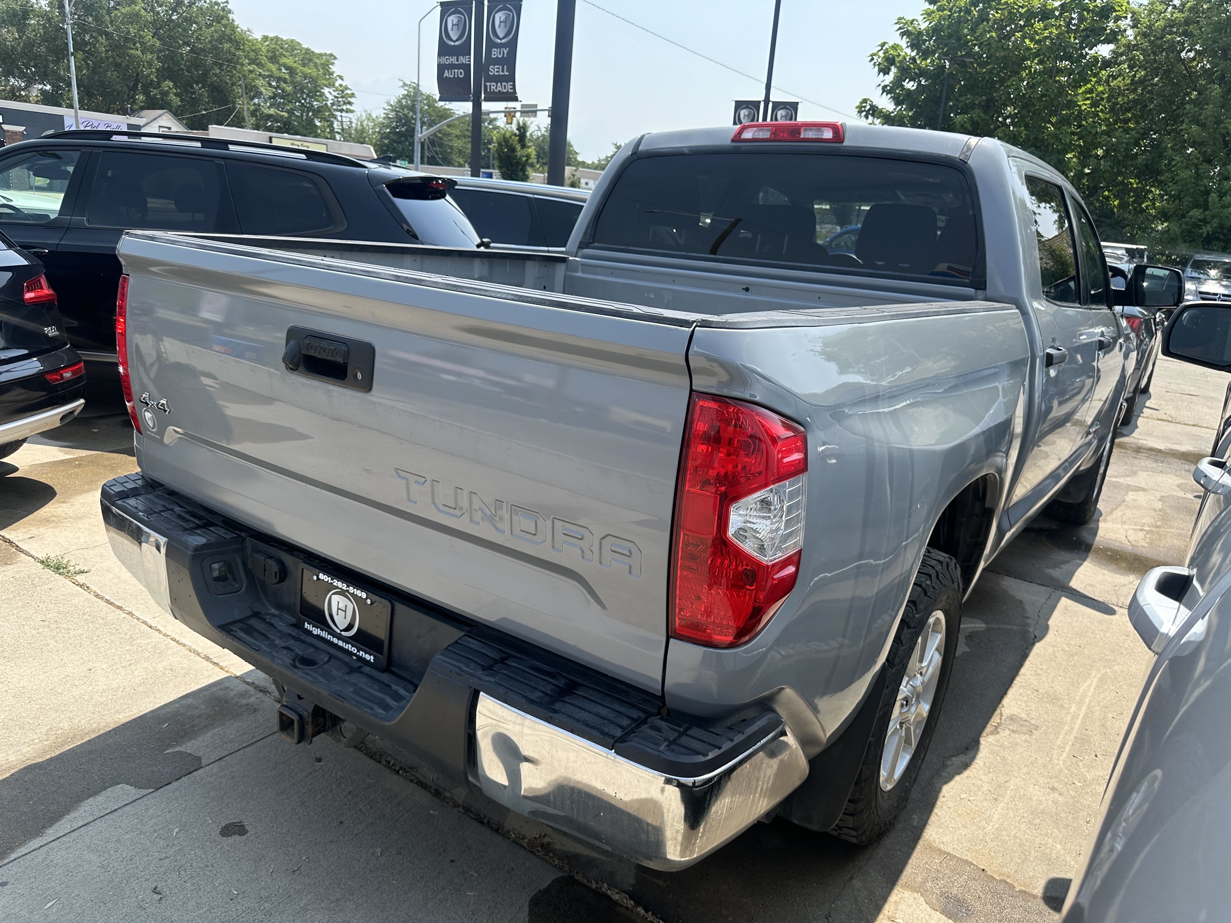 2018 Toyota Tundra Crewmax Sr5 vin: 5TFDY5F15JX741731