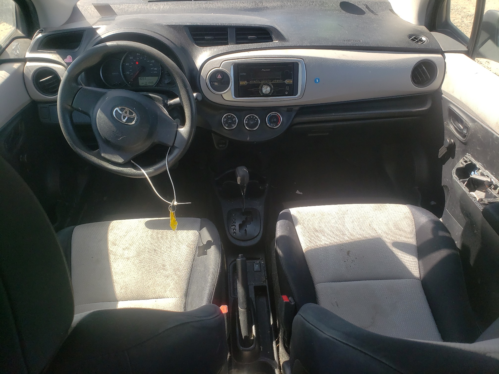 JTDKTUD30CD506436 2012 Toyota Yaris