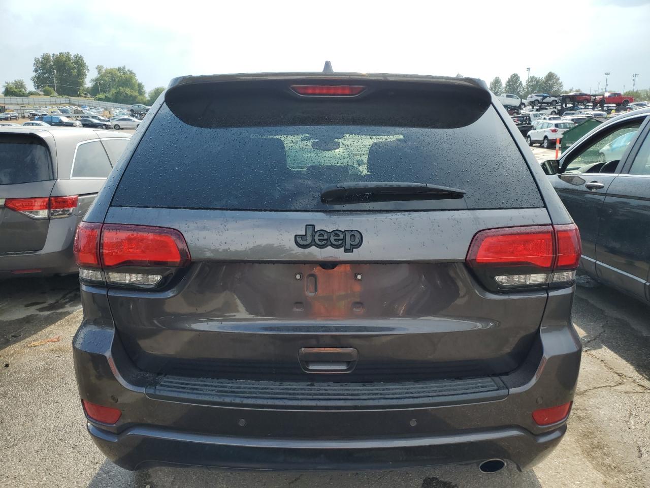 1C4RJEAG4LC379536 2020 Jeep Grand Cherokee Laredo