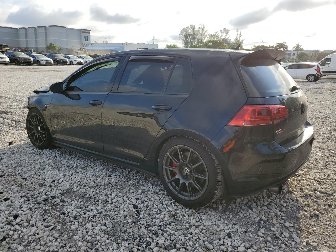 3VW547AU7HM076275 2017 VOLKSWAGEN GTI - Image 2