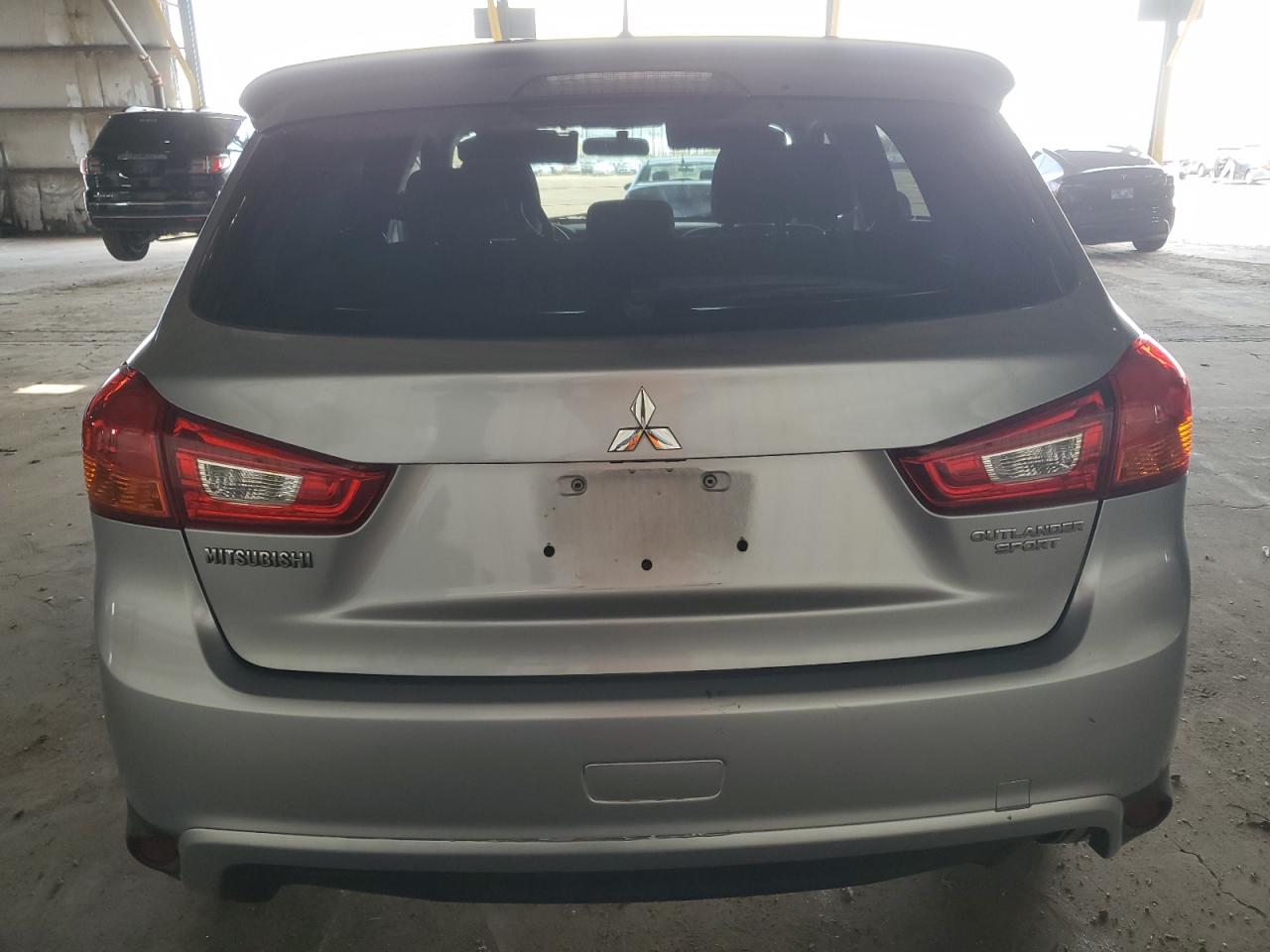2016 Mitsubishi Outlander - Image 6