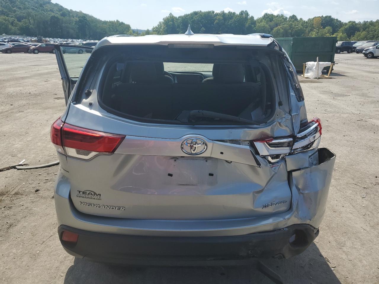 2019 Toyota Highlander Se VIN: 5TDJZRFH3KS570411 Lot: 69710064