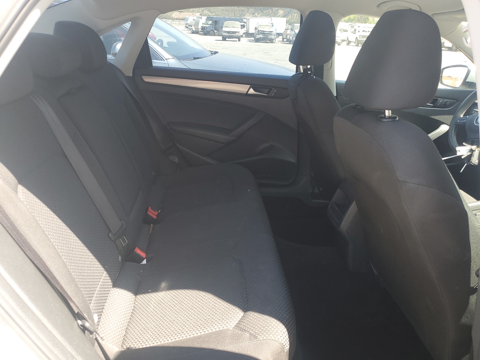 2014 Volkswagen Passat S vin: 1VWAT7A32EC102979