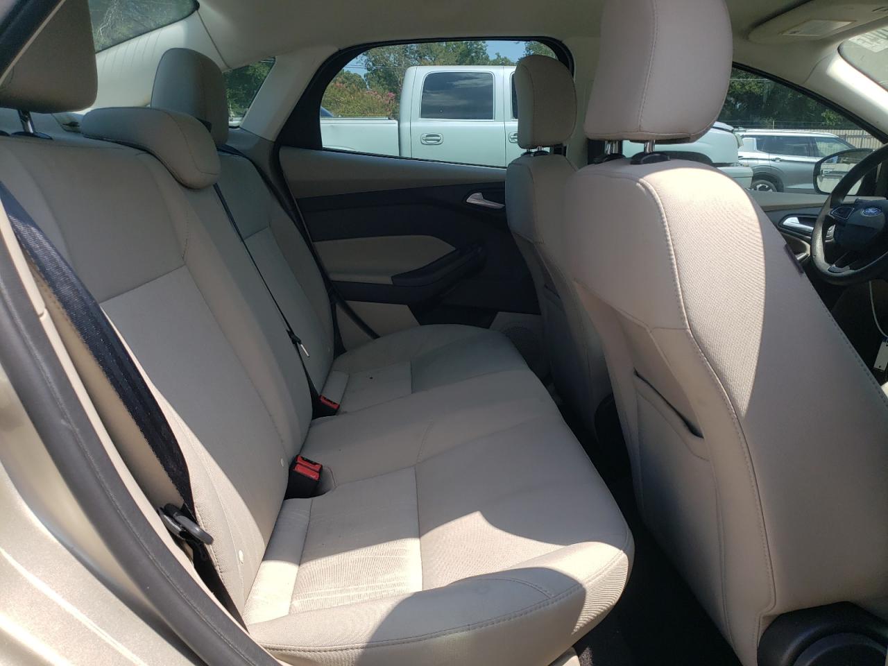 1FADP3F24HL262384 2017 Ford Focus Se
