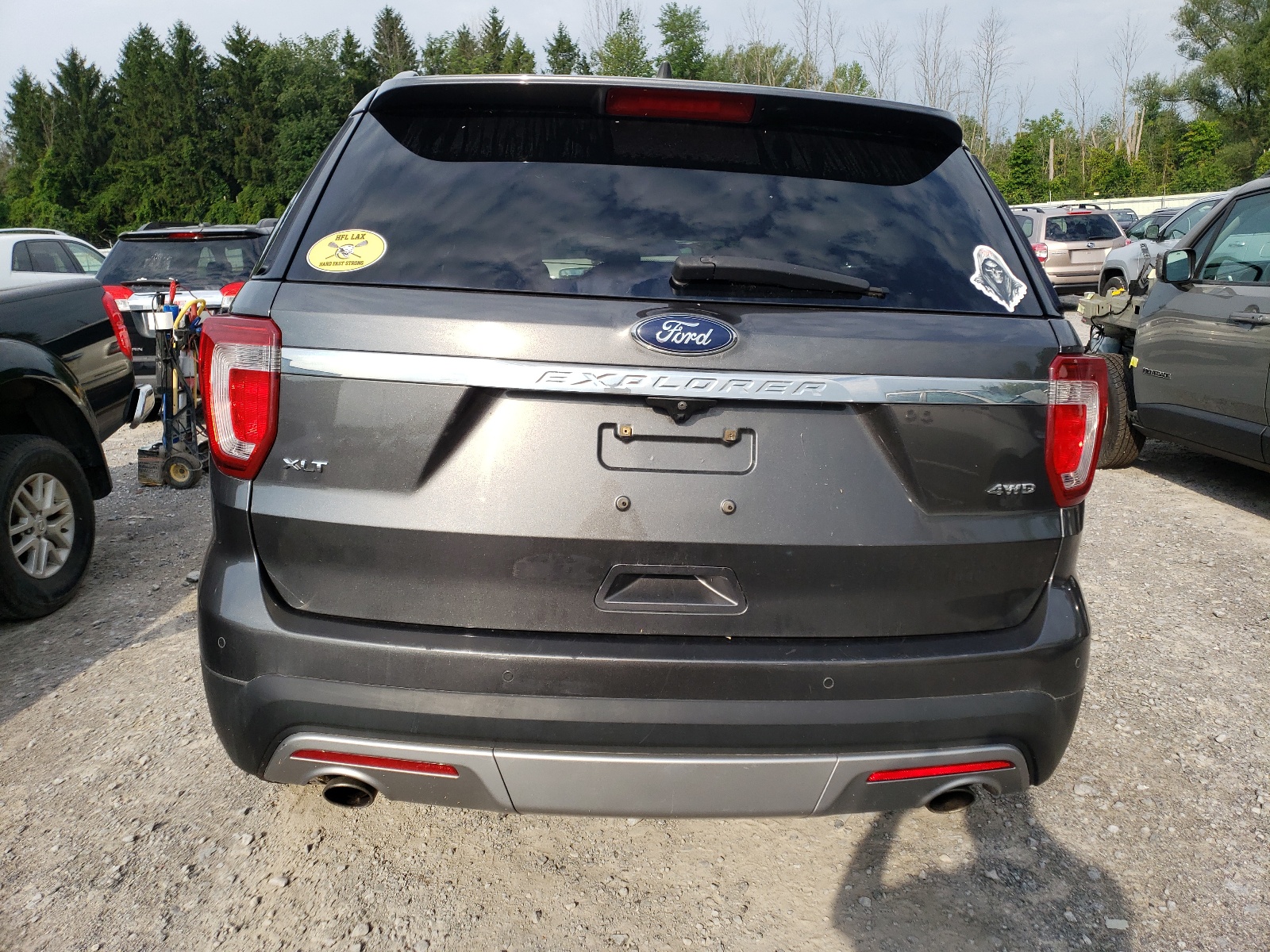 1FM5K8D82HGC60588 2017 Ford Explorer Xlt