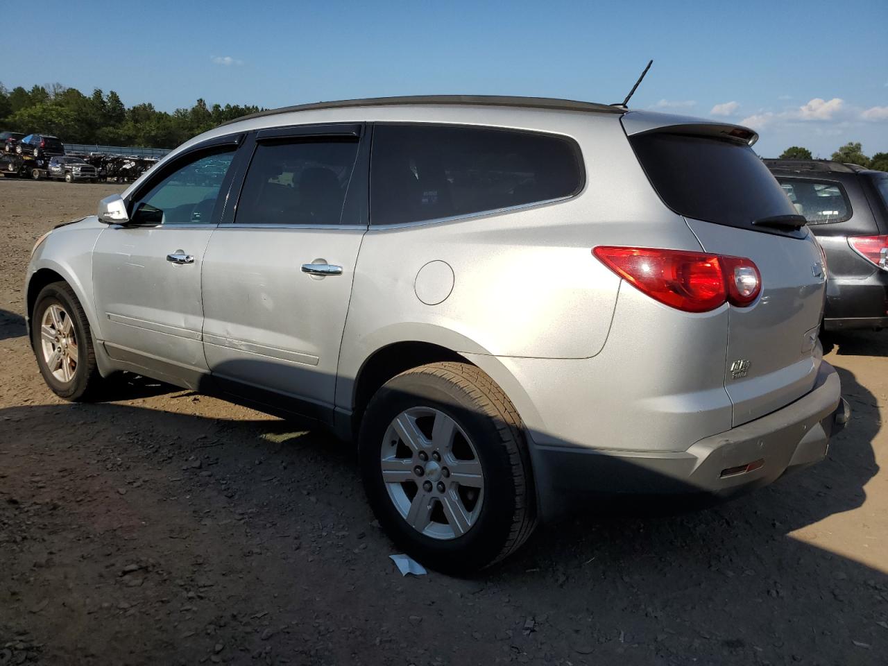2010 Chevrolet Traverse - Image 2