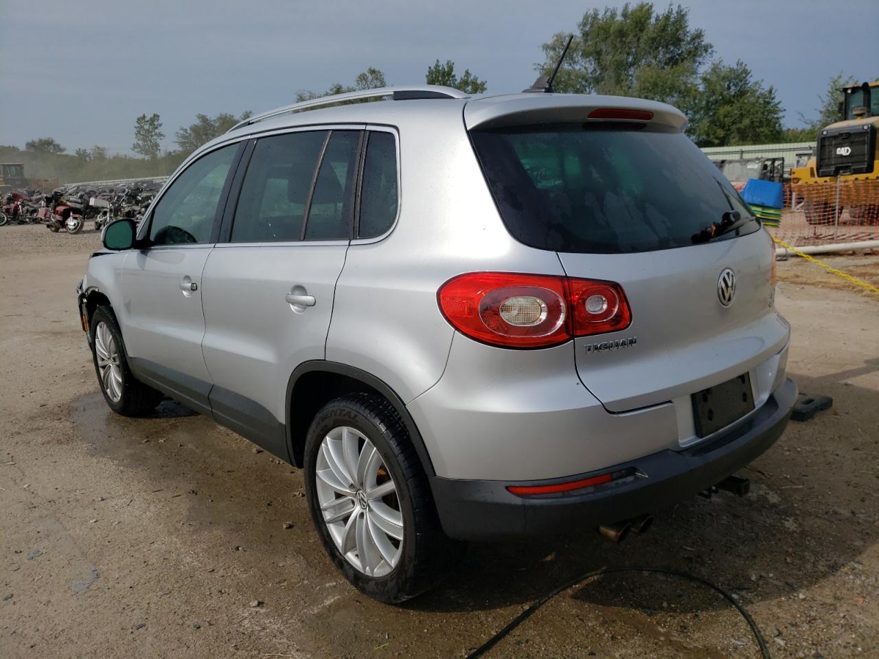 2011 Volkswagen Tiguan - Image 2
