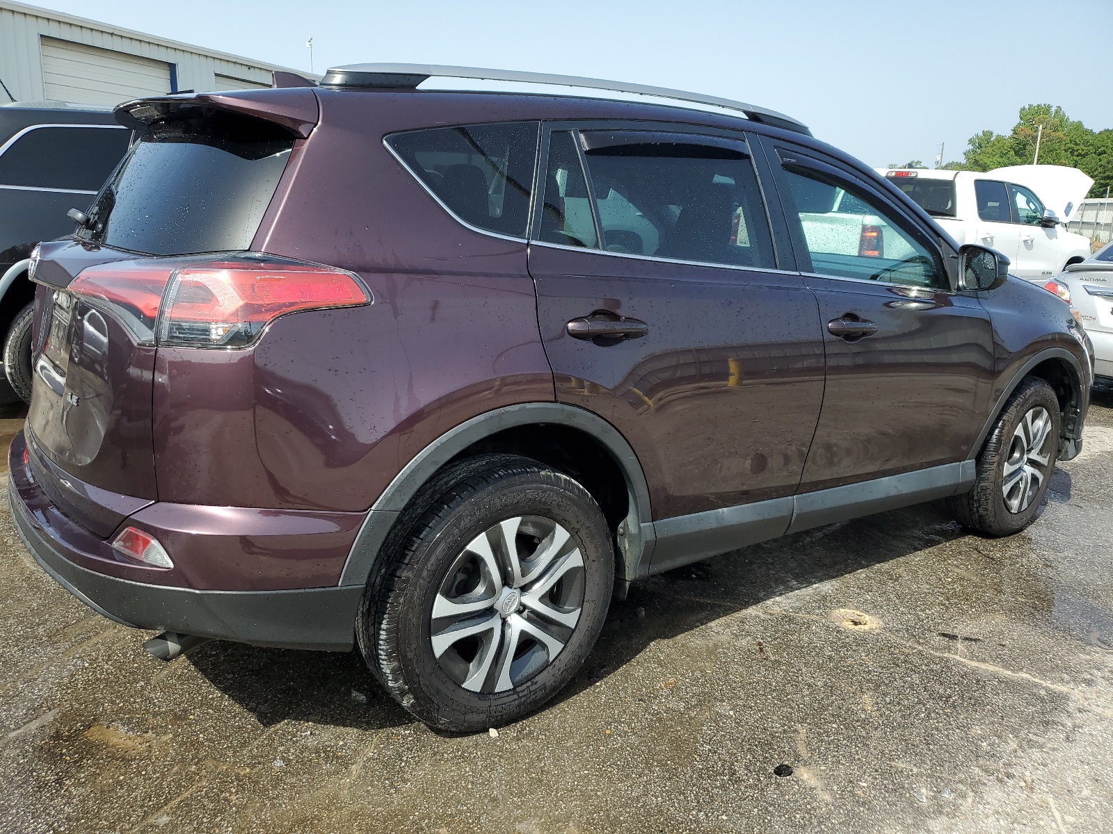 2T3ZFREV1HW343518 2017 Toyota Rav4 Le