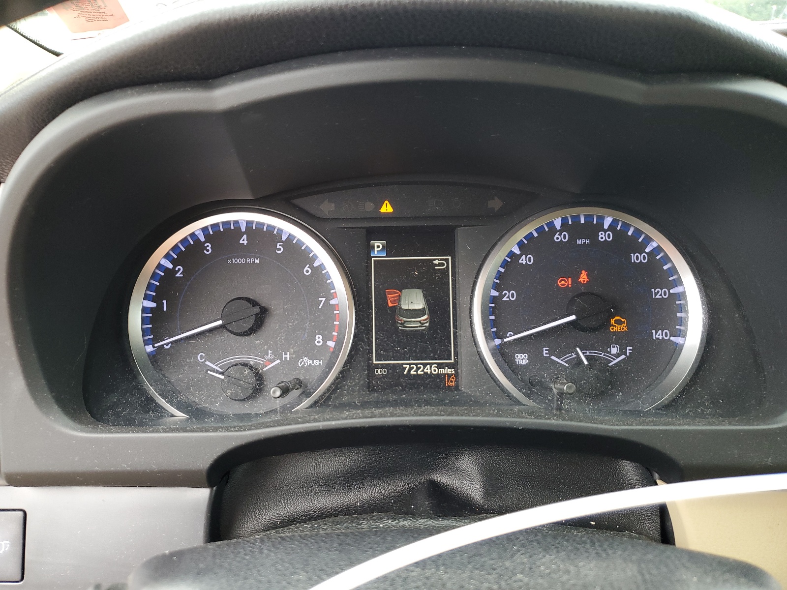 5TDBZRFH9JS875575 2018 Toyota Highlander Le