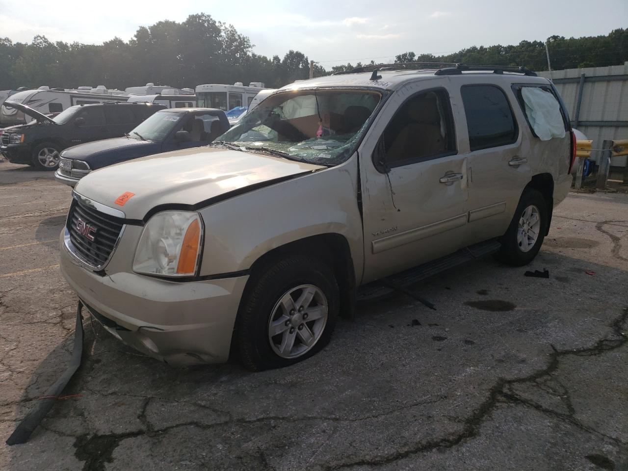 2013 Gmc Yukon Sle იყიდება Sikeston-ში, MO - Rollover