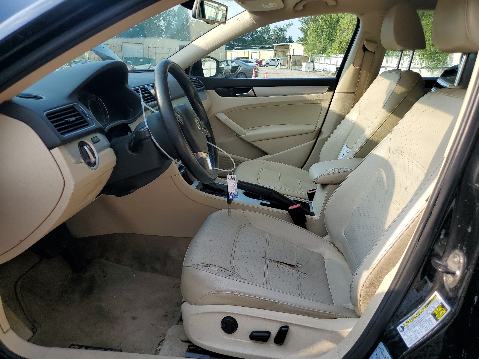 1VWBP7A31DC125306 2013 Volkswagen Passat Se